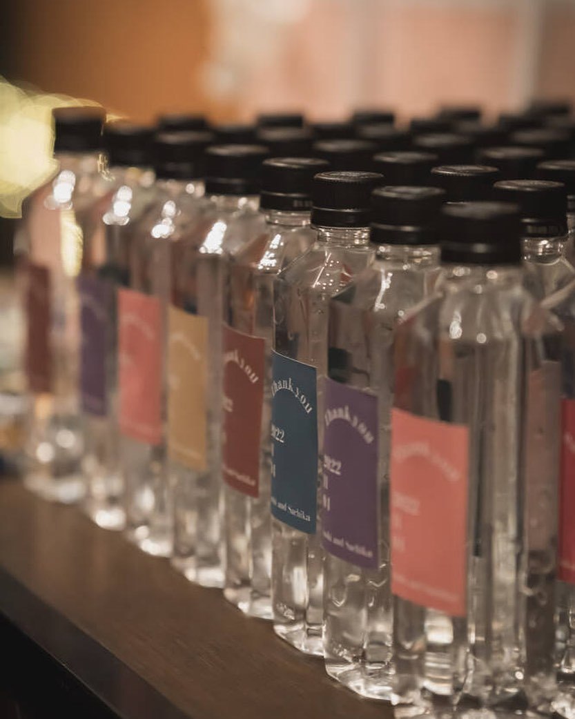 プチギフトで渡すサンクスウォーター。可愛く渡しているお手本ラッピング＆人気商品をご紹介🎀にて紹介している画像