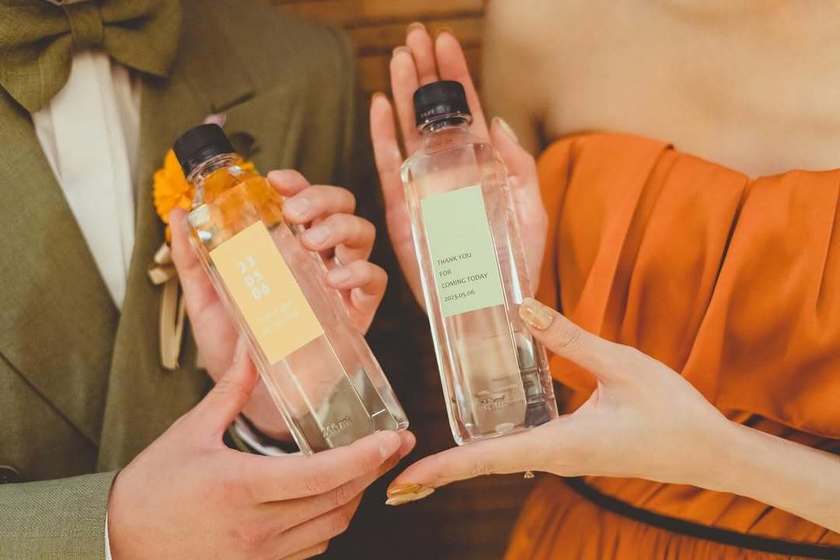 プチギフトで渡すサンクスウォーター。可愛く渡しているお手本ラッピング＆人気商品をご紹介🎀にて紹介している画像