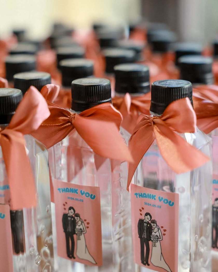 プチギフトで渡すサンクスウォーター。可愛く渡しているお手本ラッピング＆人気商品をご紹介🎀にて紹介している画像