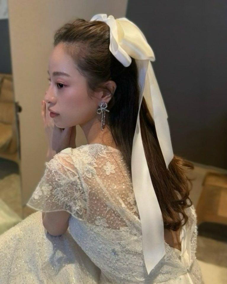 ヘアメイクアーティストhiroさんが手掛ける♡お手本にしたい【リボンヘア】wedding style⑫選にて紹介している画像