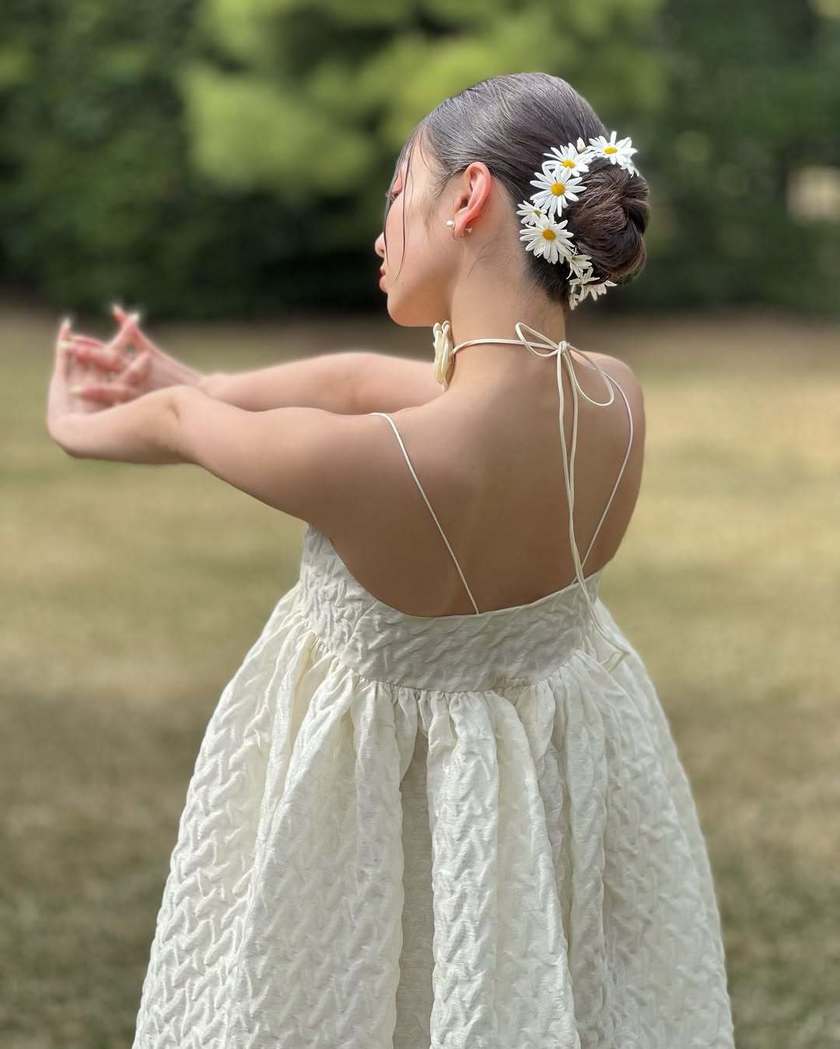 2025年に参考にしたいのはこんなの♡生花を使った花嫁ヘアアレンジ16選にて紹介している画像