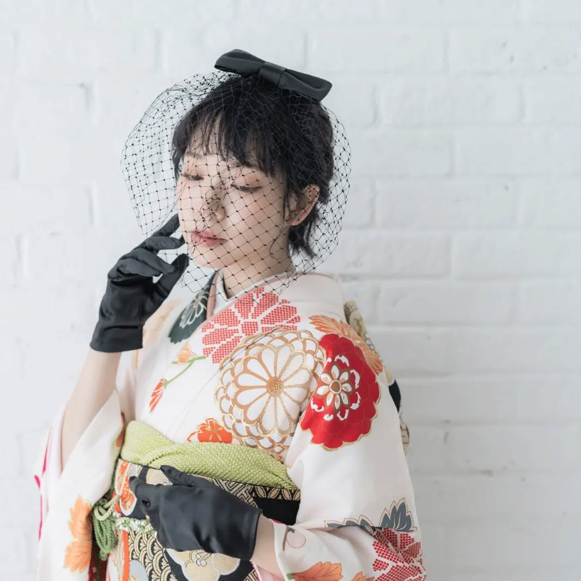和装×ベールの組み合わせも可愛い👘🤍前撮りでやってみたい和洋mixスタイル９選にて紹介している画像