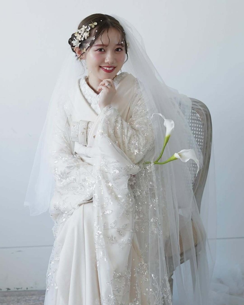 和装×ベールの組み合わせも可愛い👘🤍前撮りでやってみたい和洋mixスタイル９選にて紹介している画像