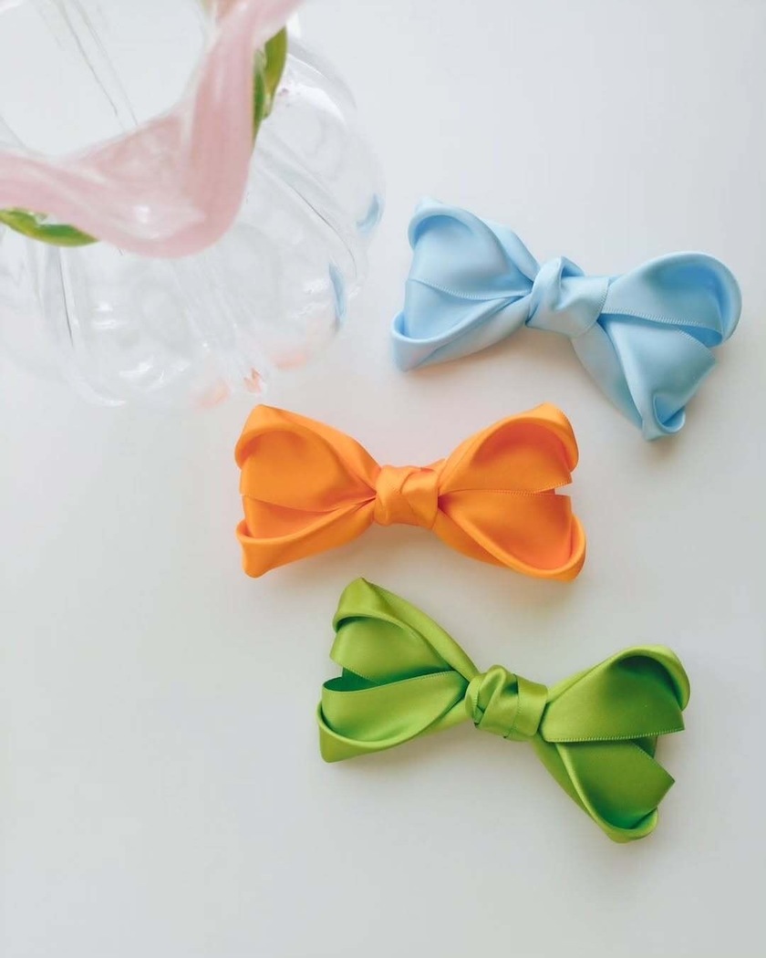 新郎アイテム迷子はもう卒業！おしゃれ＆かわいすぎる『unicopi』で蝶ネクタイのオーダーメイドが可能🎀にて紹介している画像