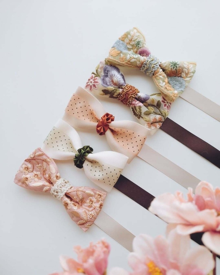 新郎アイテム迷子はもう卒業！おしゃれ＆かわいすぎる『unicopi』で蝶ネクタイのオーダーメイドが可能🎀にて紹介している画像