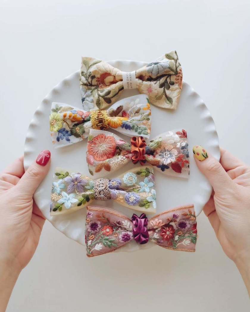 新郎アイテム迷子はもう卒業！おしゃれ＆かわいすぎる『unicopi』で蝶ネクタイのオーダーメイドが可能🎀にて紹介している画像