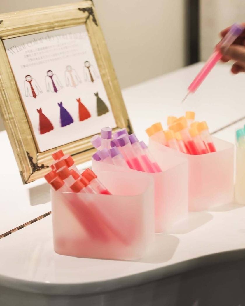 ドレス色当てクイズが進化！ドレスだけじゃなくてタキシードもクイズにするのがおすすめです👗👔にて紹介している画像