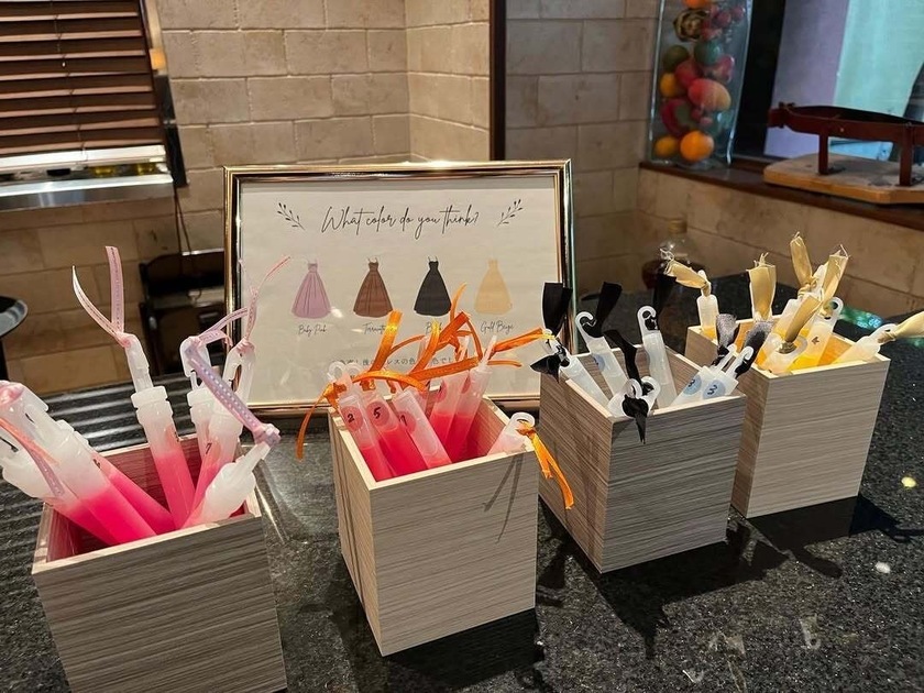 ドレス色当てクイズが進化！ドレスだけじゃなくてタキシードもクイズにするのがおすすめです👗👔にて紹介している画像