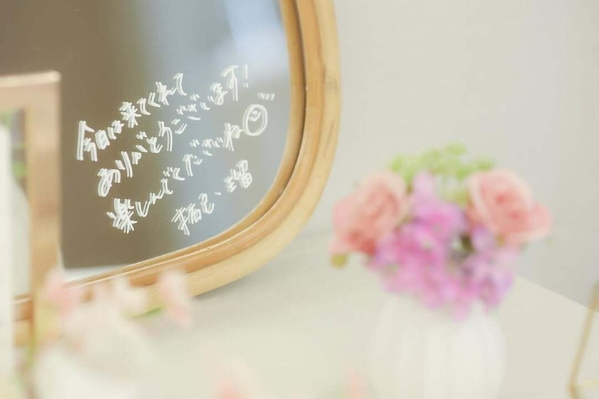 ウェルカムミラーに心温まる一言を🪞✍🏻お手本にしたいメッセージ例10選♡（英語も日本語も！）にて紹介している画像