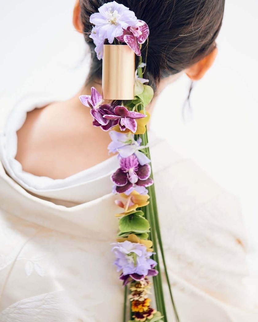 まるでモダンな和製ラプンツェルのよう♡生花でできた日本髪の現代版『尾長』を見つけました💐にて紹介している画像