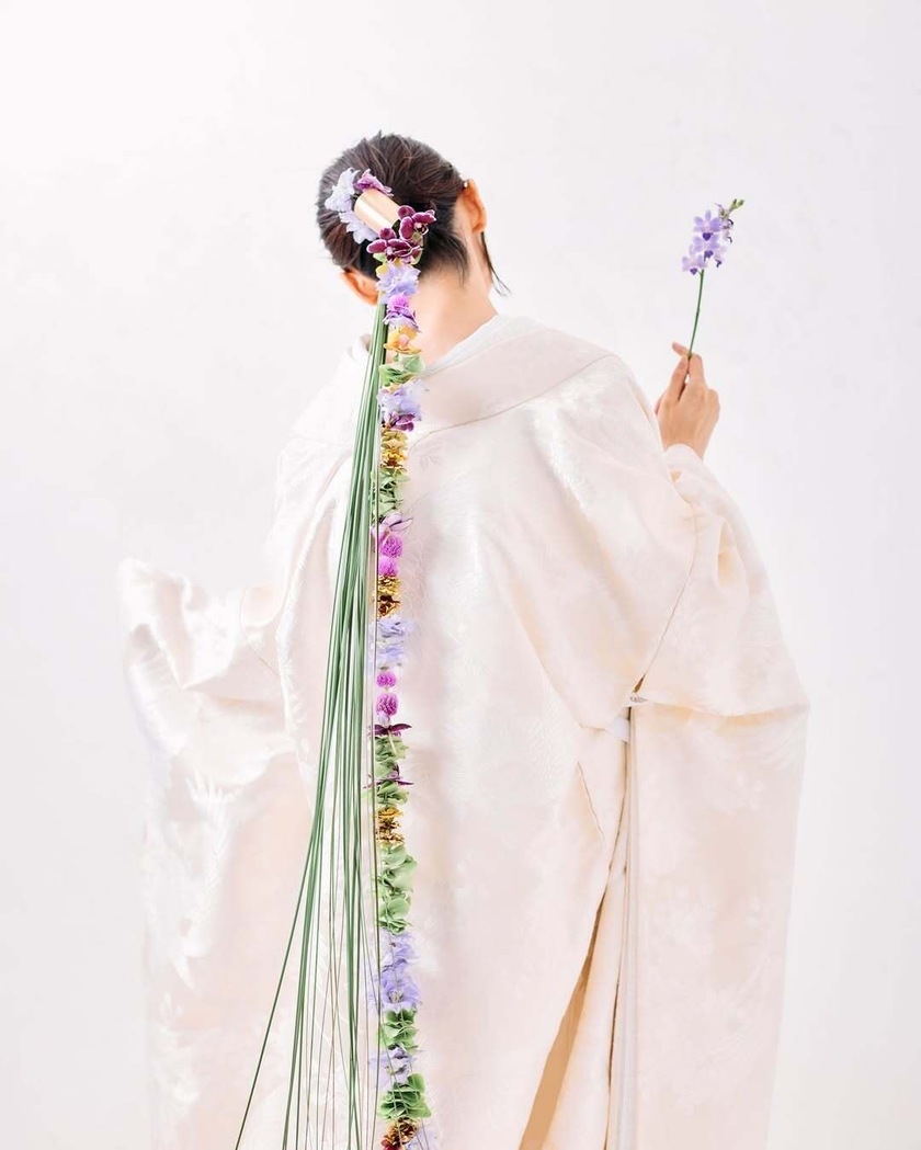 まるでモダンな和製ラプンツェルのよう♡生花でできた日本髪の現代版『尾長』を見つけました💐にて紹介している画像