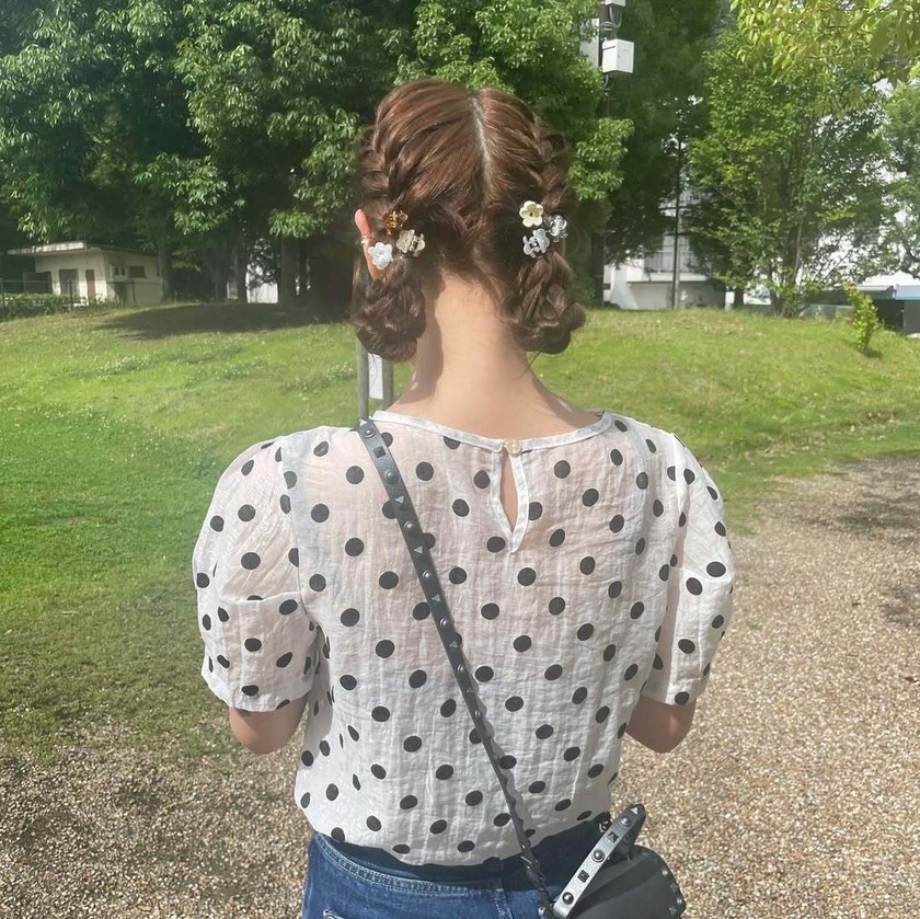 かわいくて美味しそうな名前が気になる🍩🎀三つ編みツインアレンジの「ドーナツヘア」10選にて紹介している画像