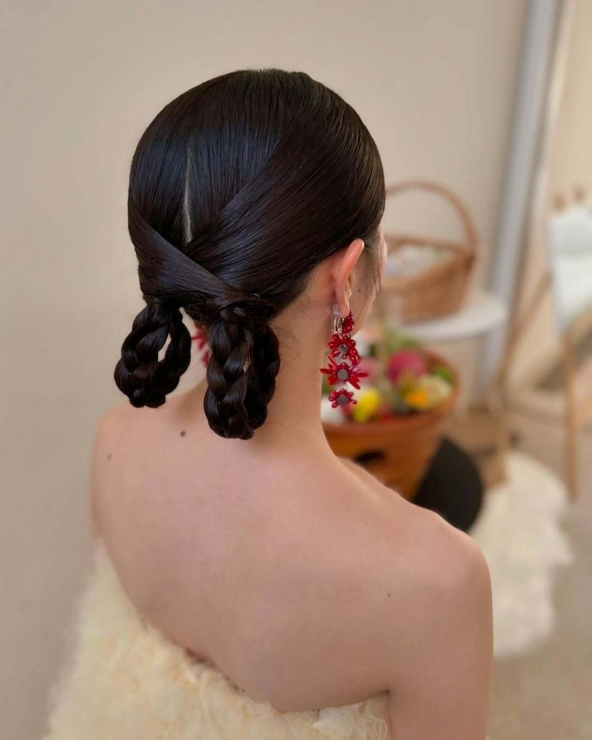 かわいくて美味しそうな名前が気になる🍩🎀三つ編みツインアレンジの「ドーナツヘア」10選にて紹介している画像