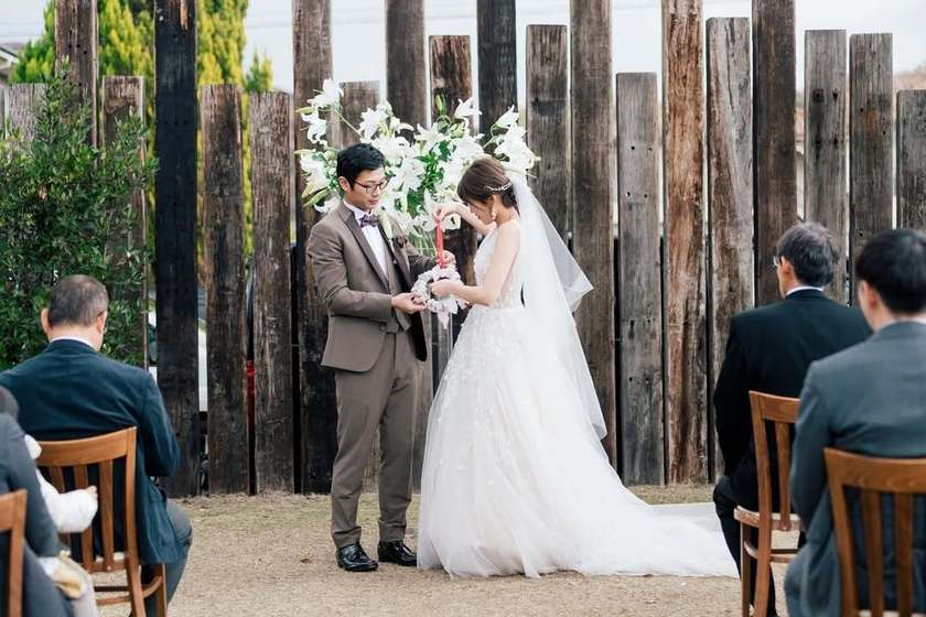人と人を結ぶというメッセージ。見た目も可愛い《リボンの結婚証明書》アイデア６選🎀にて紹介している画像