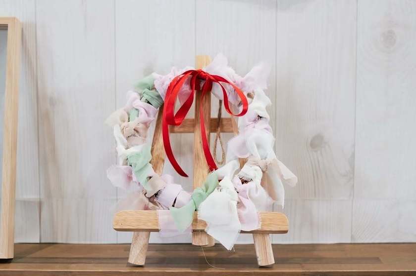 人と人を結ぶというメッセージ。見た目も可愛い《リボンの結婚証明書》アイデア６選🎀にて紹介している画像