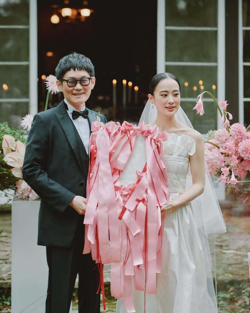 人と人を結ぶというメッセージ。見た目も可愛い《リボンの結婚証明書》アイデア６選🎀にて紹介している画像