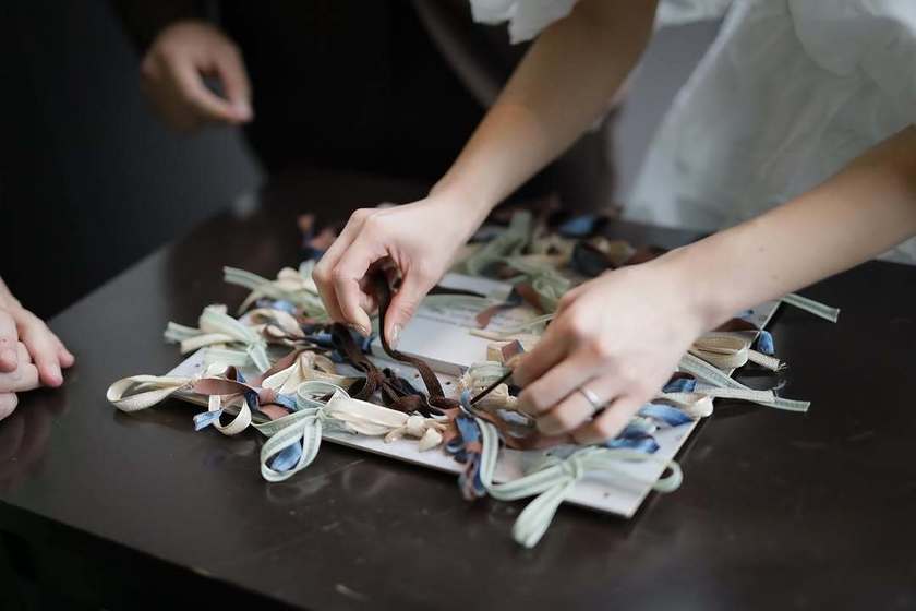 人と人を結ぶというメッセージ。見た目も可愛い《リボンの結婚証明書》アイデア６選🎀にて紹介している画像