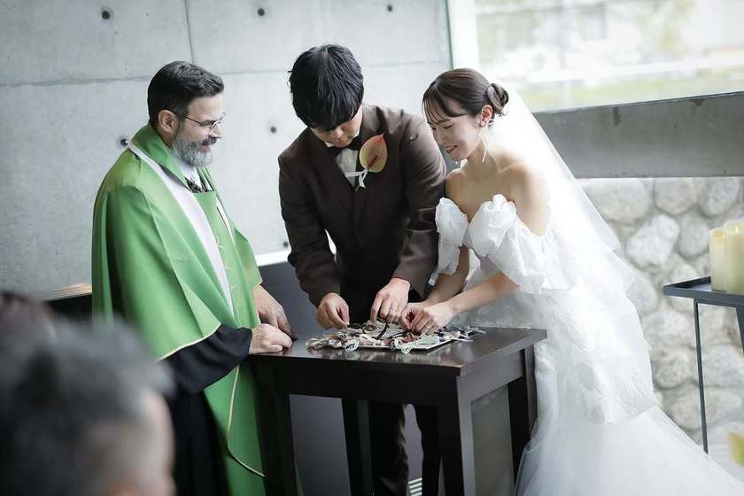 人と人を結ぶというメッセージ。見た目も可愛い《リボンの結婚証明書》アイデア６選🎀にて紹介している画像