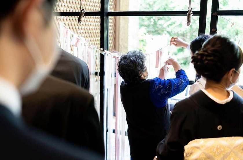 人と人を結ぶというメッセージ。見た目も可愛い《リボンの結婚証明書》アイデア６選🎀にて紹介している画像