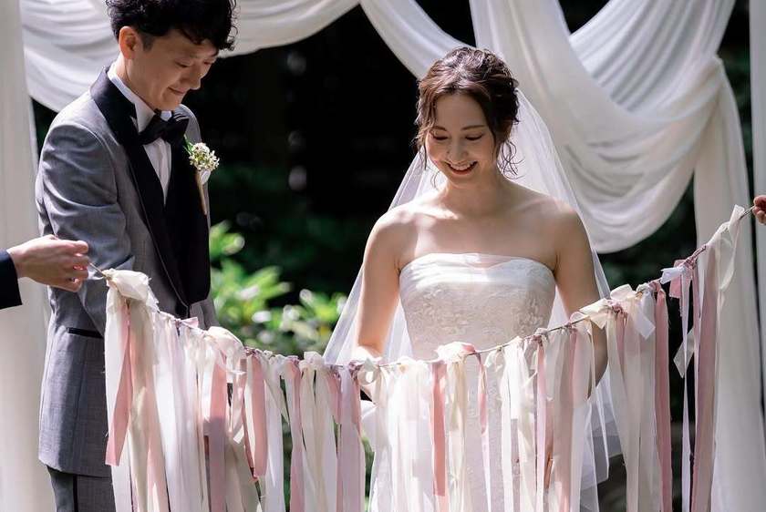 人と人を結ぶというメッセージ。見た目も可愛い《リボンの結婚証明書》アイデア６選🎀にて紹介している画像
