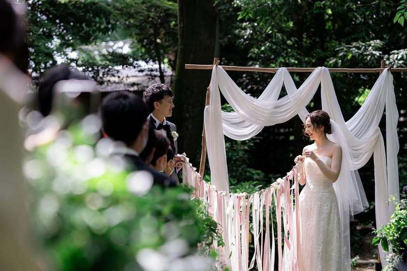 人と人を結ぶというメッセージ。見た目も可愛い《リボンの結婚証明書》アイデア６選🎀にて紹介している画像