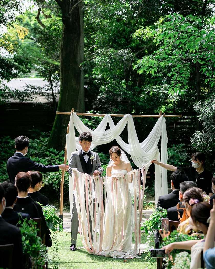 人と人を結ぶというメッセージ。見た目も可愛い《リボンの結婚証明書》アイデア６選🎀にて紹介している画像