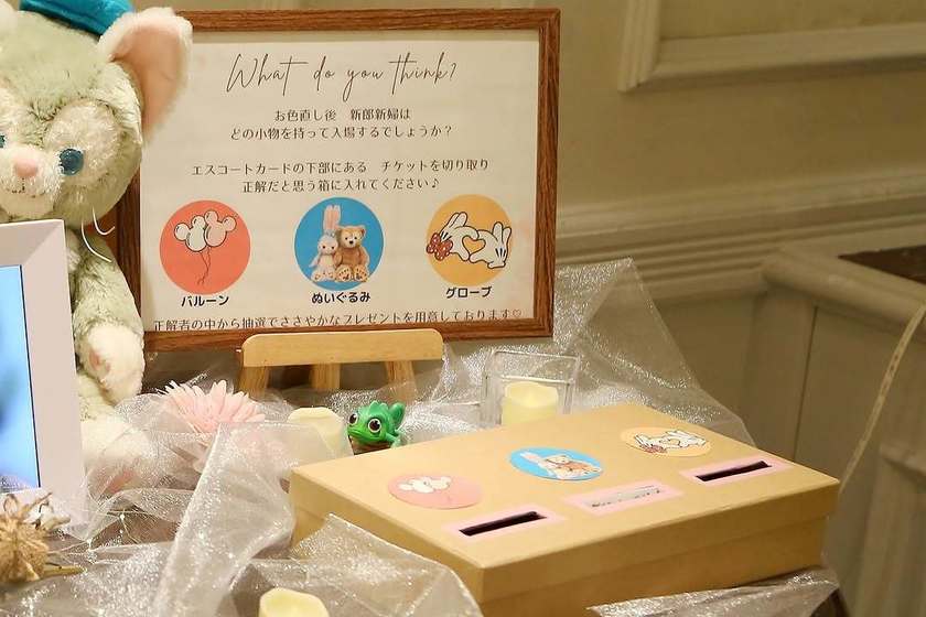 色だけじゃない！ドレスのデザインやヘアスタイル、持ちもの予想まで。進化系再入場クイズ9つの工夫アイデア＊にて紹介している画像