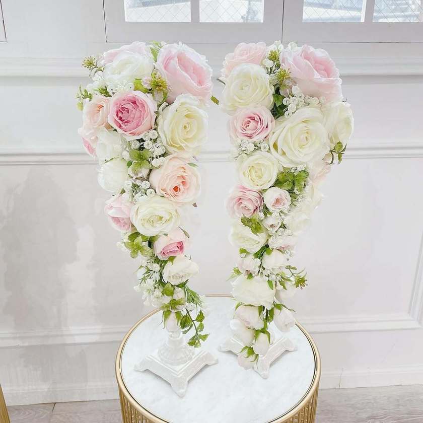 宝塚の退団ブーケ🌙⭐️2つの花束をかけ合わせて完成する《宝塚風ブーケ》の仕組みと結婚式活用方法💐にて紹介している画像