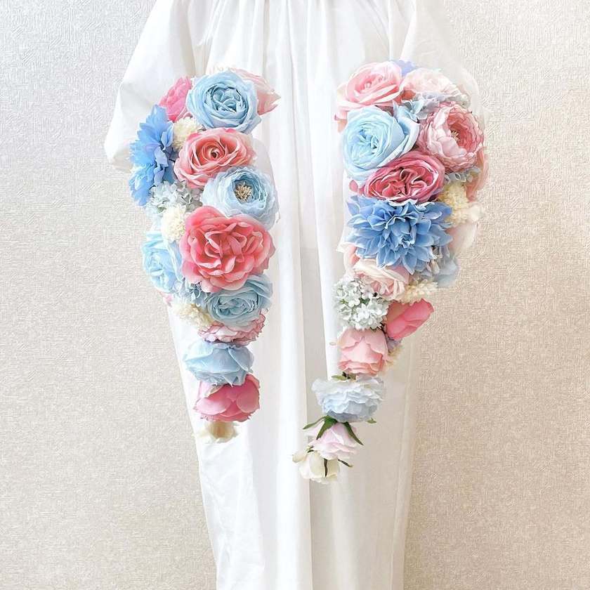 宝塚の退団ブーケ🌙⭐️2つの花束をかけ合わせて完成する《宝塚風ブーケ》の仕組みと結婚式活用方法💐にて紹介している画像