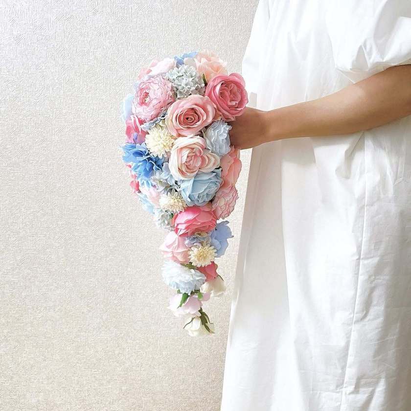 宝塚の退団ブーケ🌙⭐️2つの花束をかけ合わせて完成する《宝塚風ブーケ》の仕組みと結婚式活用方法💐にて紹介している画像