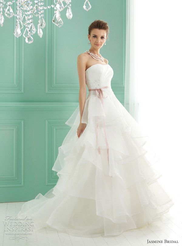 大きめフリルは女の子の夢♡フリルたっぷりの姫ドレス激選16＊にて紹介している画像