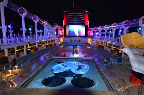 "The Magical Ships and Islands Created by Disney: A Dream Wedding Aboard a Disney Cruise ♡"にて紹介している画像