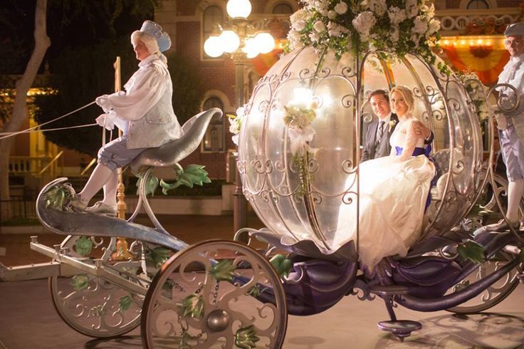 Feeling Like Cinderella! The Enchanting Wedding with a Pumpkin Carriage You've Always Dreamed Of ♡にて紹介している画像