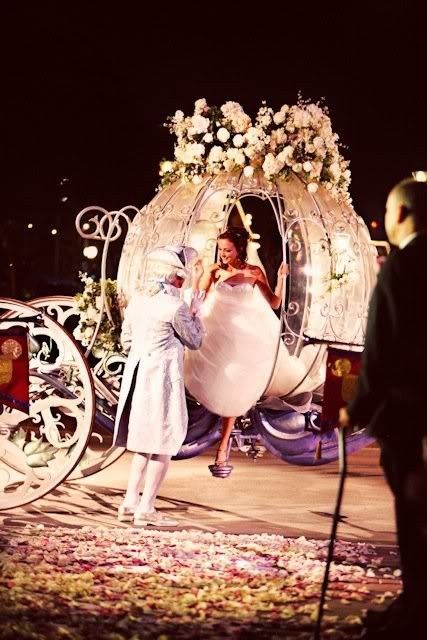 Feeling Like Cinderella! The Enchanting Wedding with a Pumpkin Carriage You've Always Dreamed Of ♡にて紹介している画像