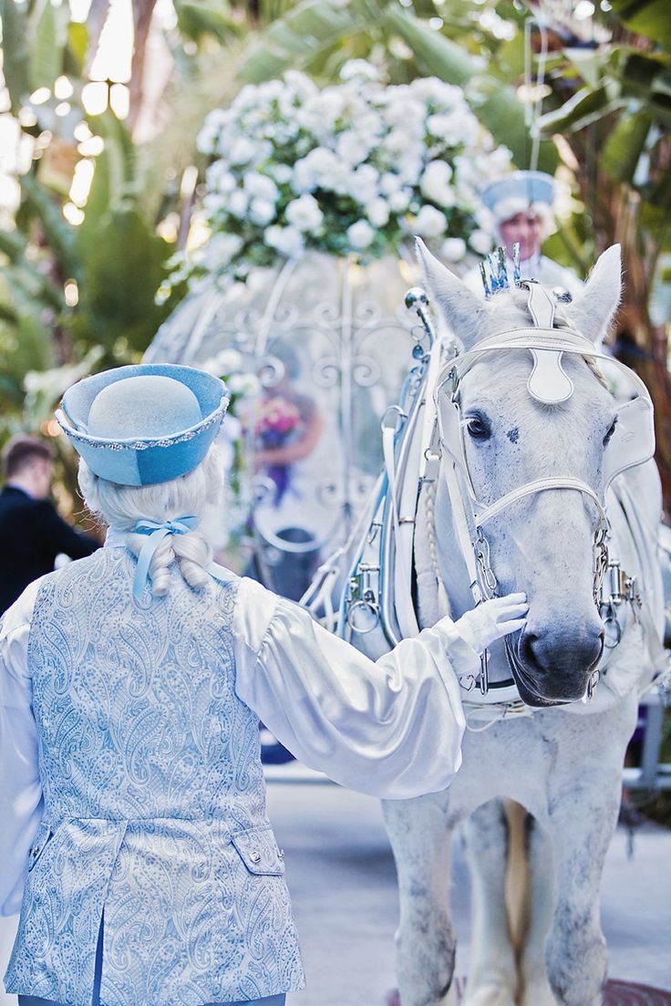 Feeling Like Cinderella! The Enchanting Wedding with a Pumpkin Carriage You've Always Dreamed Of ♡にて紹介している画像