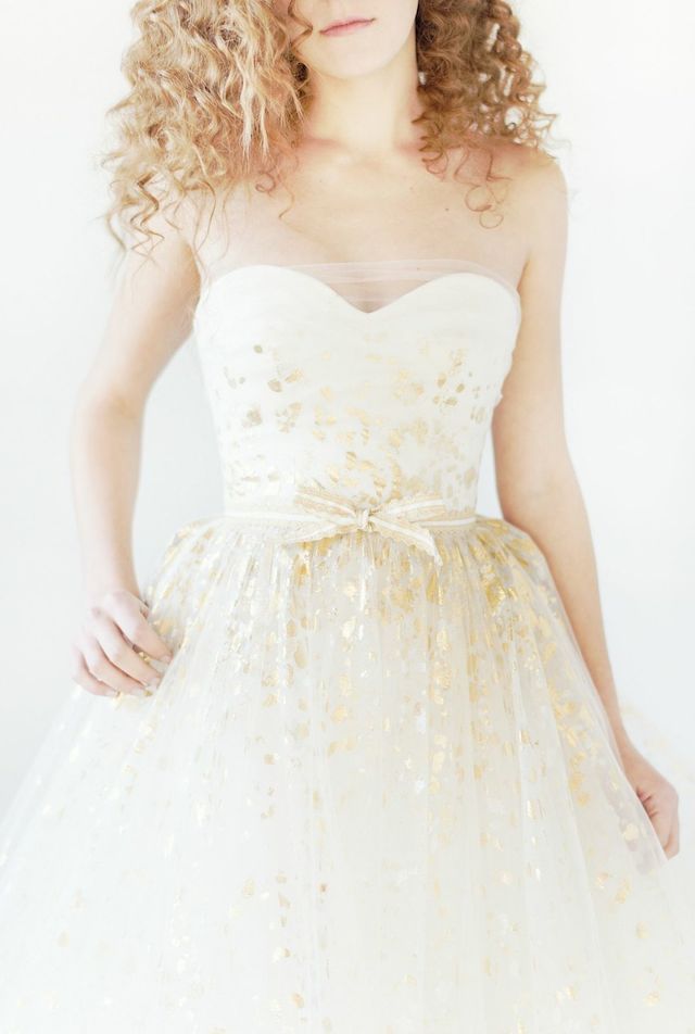 Elegant & Refined: The Perfect Wedding Dress by Carolina Herrera ♡にて紹介している画像