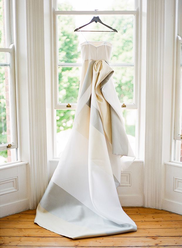 Elegant & Refined: The Perfect Wedding Dress by Carolina Herrera ♡にて紹介している画像