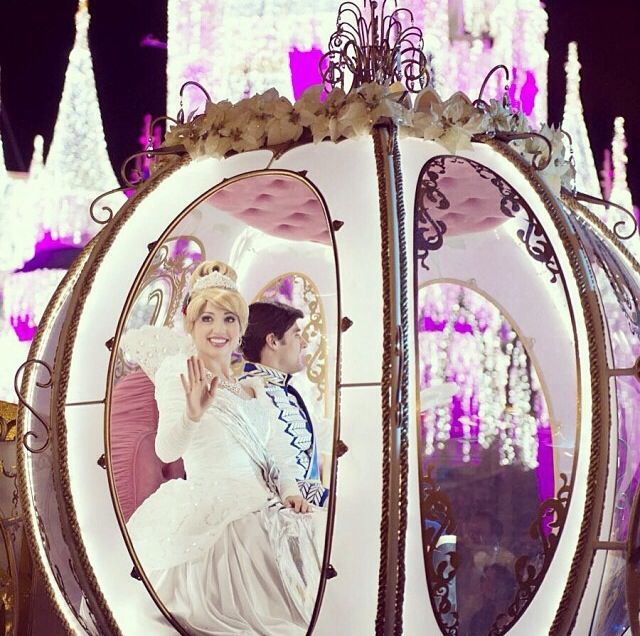 Feeling Like Cinderella! The Enchanting Wedding with a Pumpkin Carriage You've Always Dreamed Of ♡にて紹介している画像
