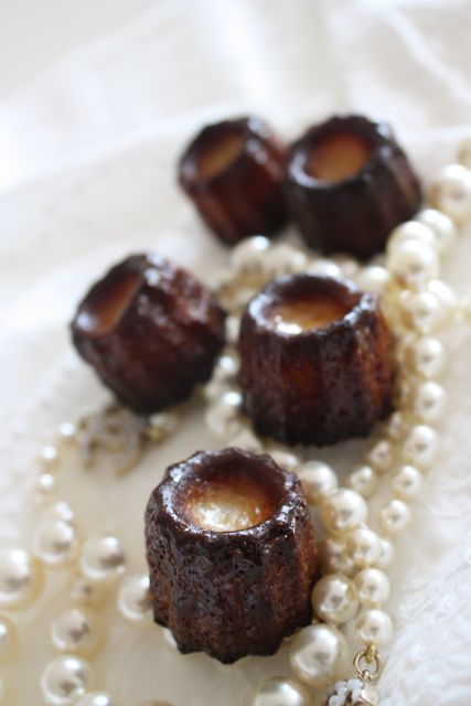 Feel Like a Parisian: Three Specialty Shops for French Pastry Canelé ♡にて紹介している画像