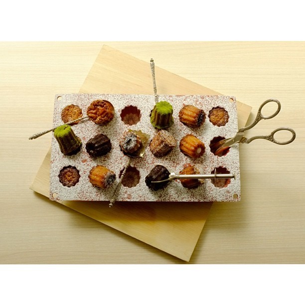 Feel Like a Parisian: Three Specialty Shops for French Pastry Canelé ♡にて紹介している画像