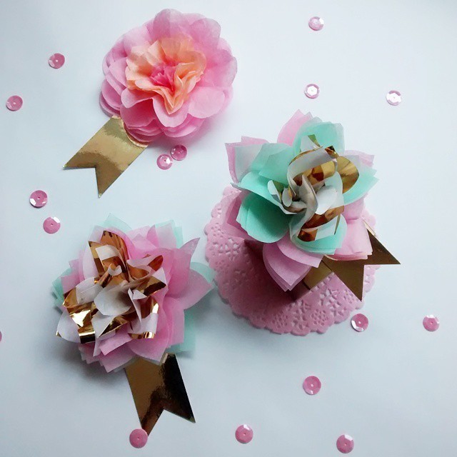 100均素材で簡単手作り♡可愛すぎるペーパーフラワーで結婚式を飾りつけ♩のトップ画像