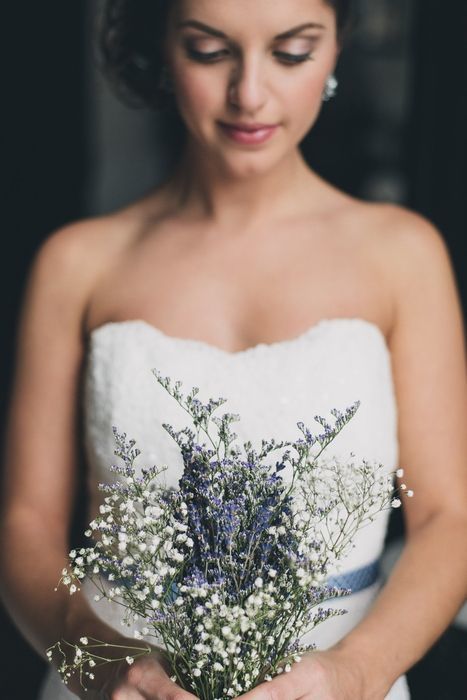 "I Want to be Wrapped in Lavender ♡ A Naturally Romantic Wedding Bouquet ♡"にて紹介している画像