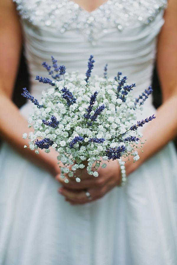 "I Want to be Wrapped in Lavender ♡ A Naturally Romantic Wedding Bouquet ♡"にて紹介している画像