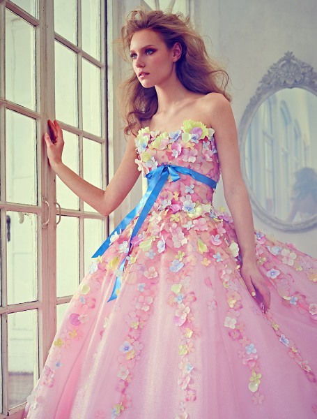 Cinderella-Inspired ♡ Yumiko Katsura's Adorable Floral Colored Dress! ♡にて紹介している画像