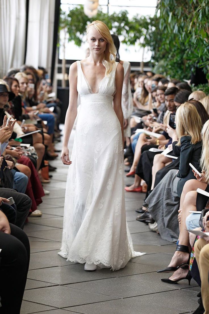 French Chic and Heartfelt: Adult Weddings with Delphine Manivet's Dresses＊にて紹介している画像