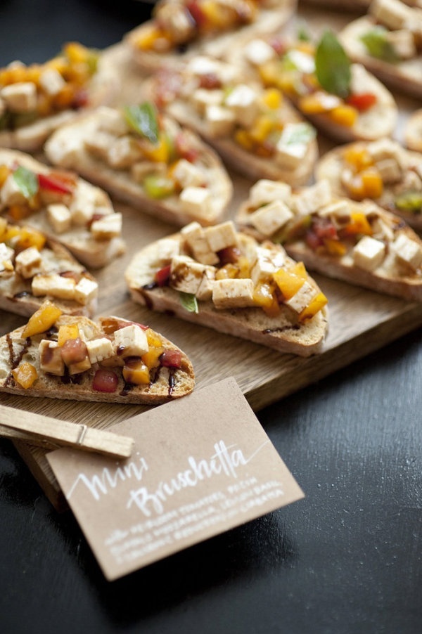 Cute Finger Foods: Colorful Bruschetta to Add Flair to Your Partyにて紹介している画像