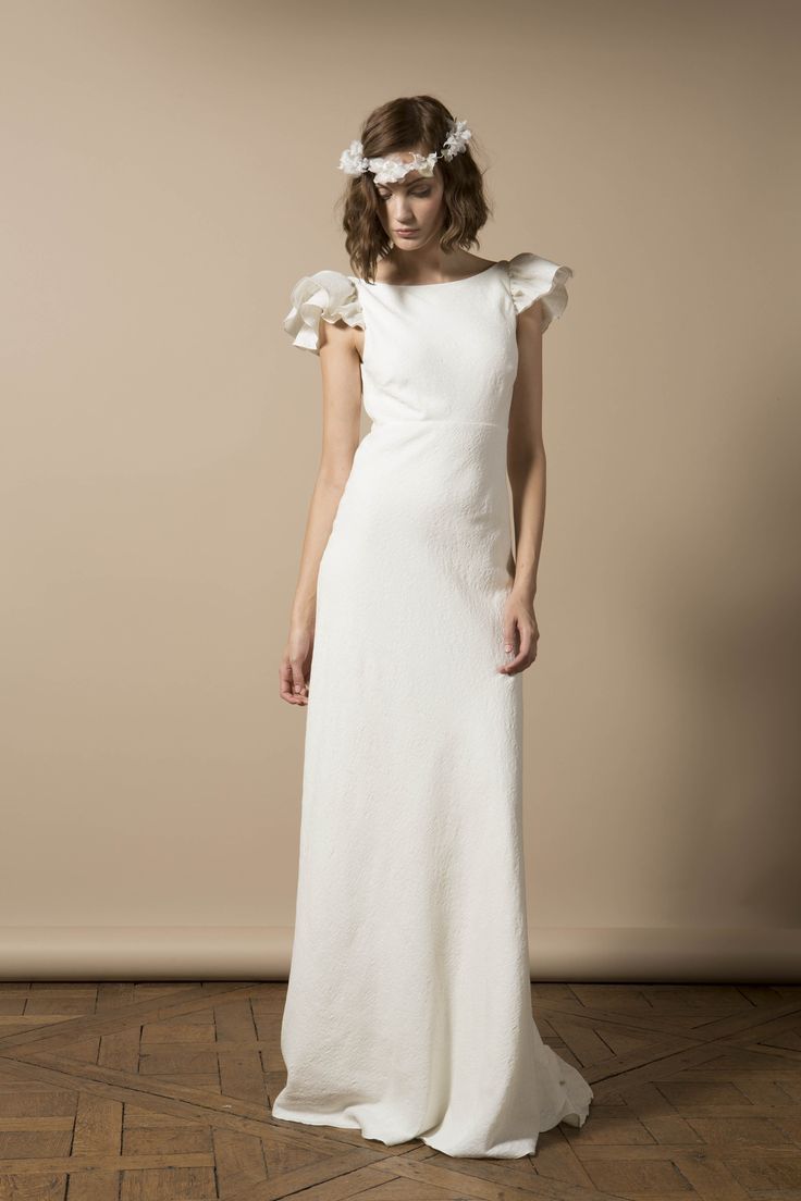 French Chic and Heartfelt: Adult Weddings with Delphine Manivet's Dresses＊にて紹介している画像