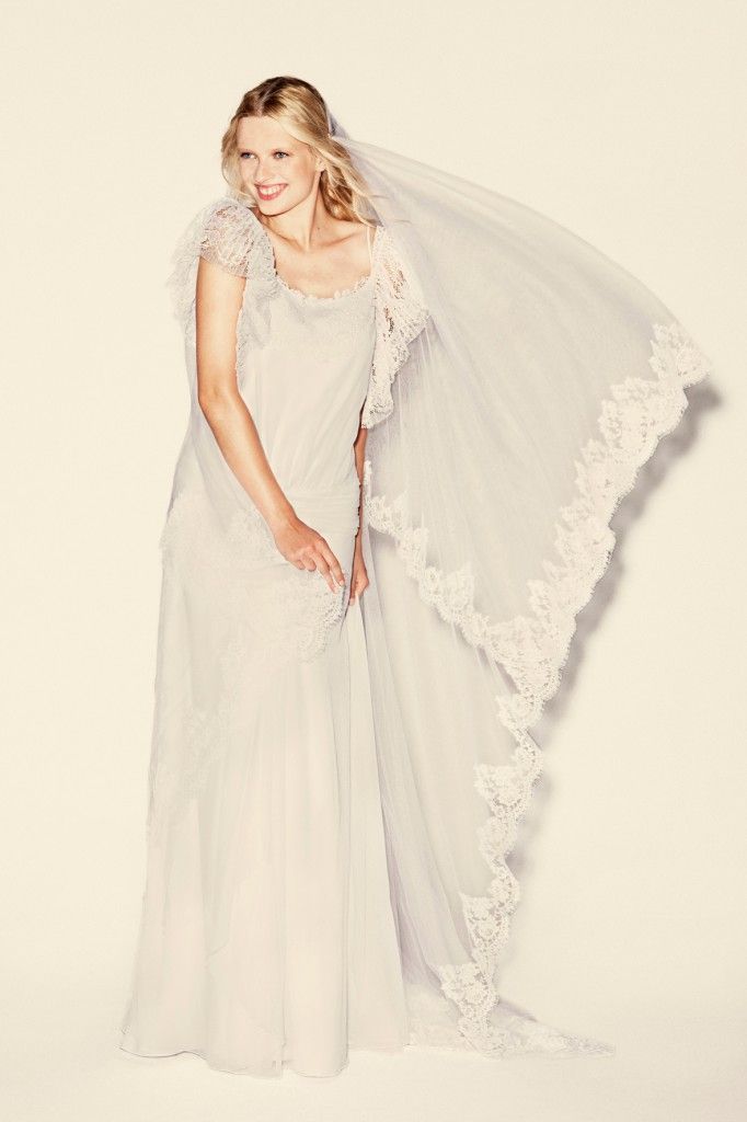 French Chic and Heartfelt: Adult Weddings with Delphine Manivet's Dresses＊にて紹介している画像