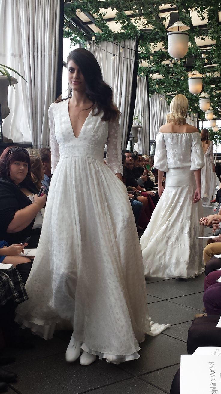 French Chic and Heartfelt: Adult Weddings with Delphine Manivet's Dresses＊にて紹介している画像