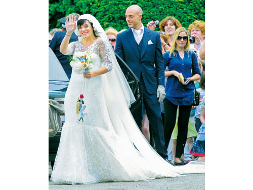 French Chic and Heartfelt: Adult Weddings with Delphine Manivet's Dresses＊にて紹介している画像